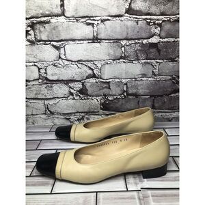 Salvatore Ferragamo Marissa Nude Leather Black Cap Toe Pumps Women’s 8AA US/38.5